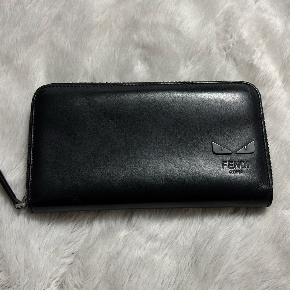 Fendi eyes zippy wallet